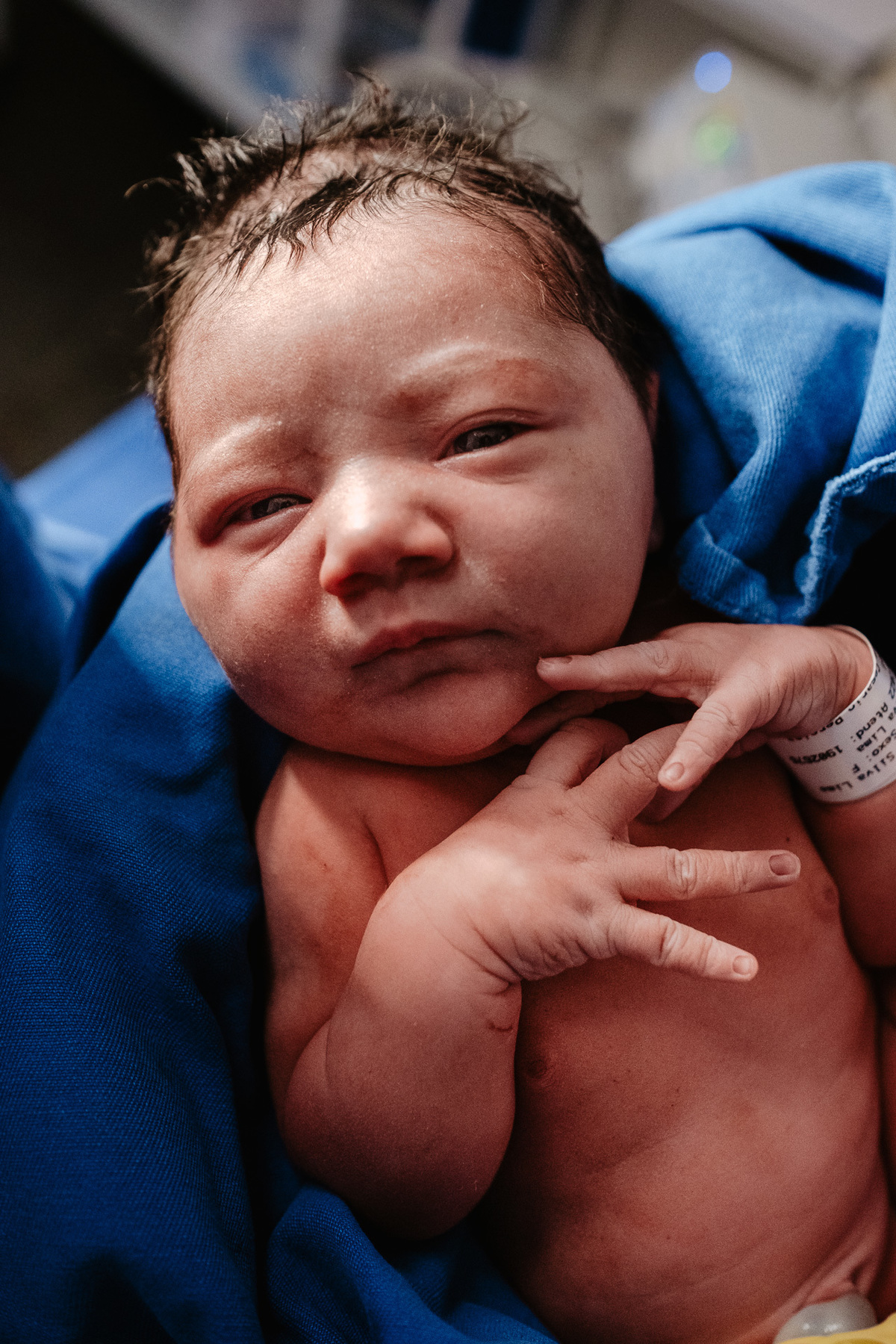 Trabalho de parto e nascimento. Fotografia na maternidade Santa Helen em Florianópolis pelo fotografo de parto Thiago Braga. 