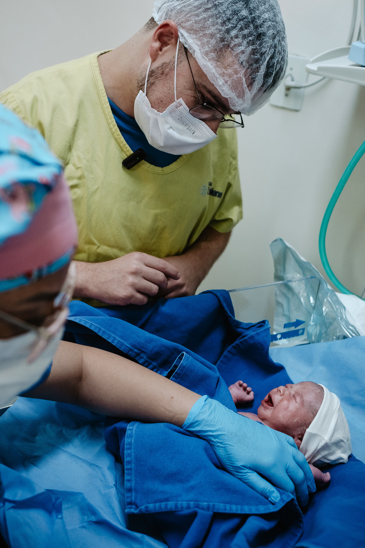 Cesárea humanizada. A chegada do Davi, nascimento em Florianópolis na Clínica Santa Helena. Por Thiago Braga Fotografia. 