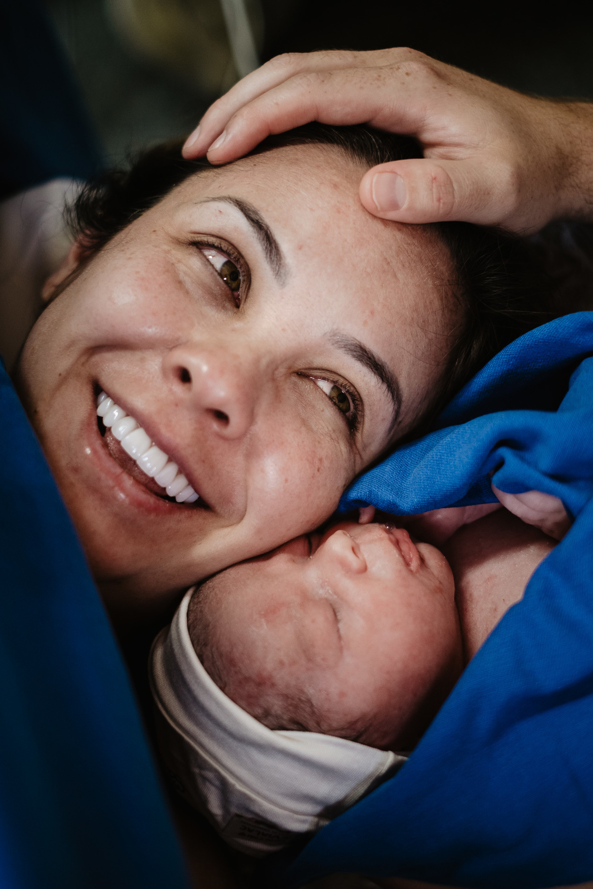Cesárea humanizada. A chegada do Davi, nascimento em Florianópolis na Clínica Santa Helena. Por Thiago Braga Fotografia. 
