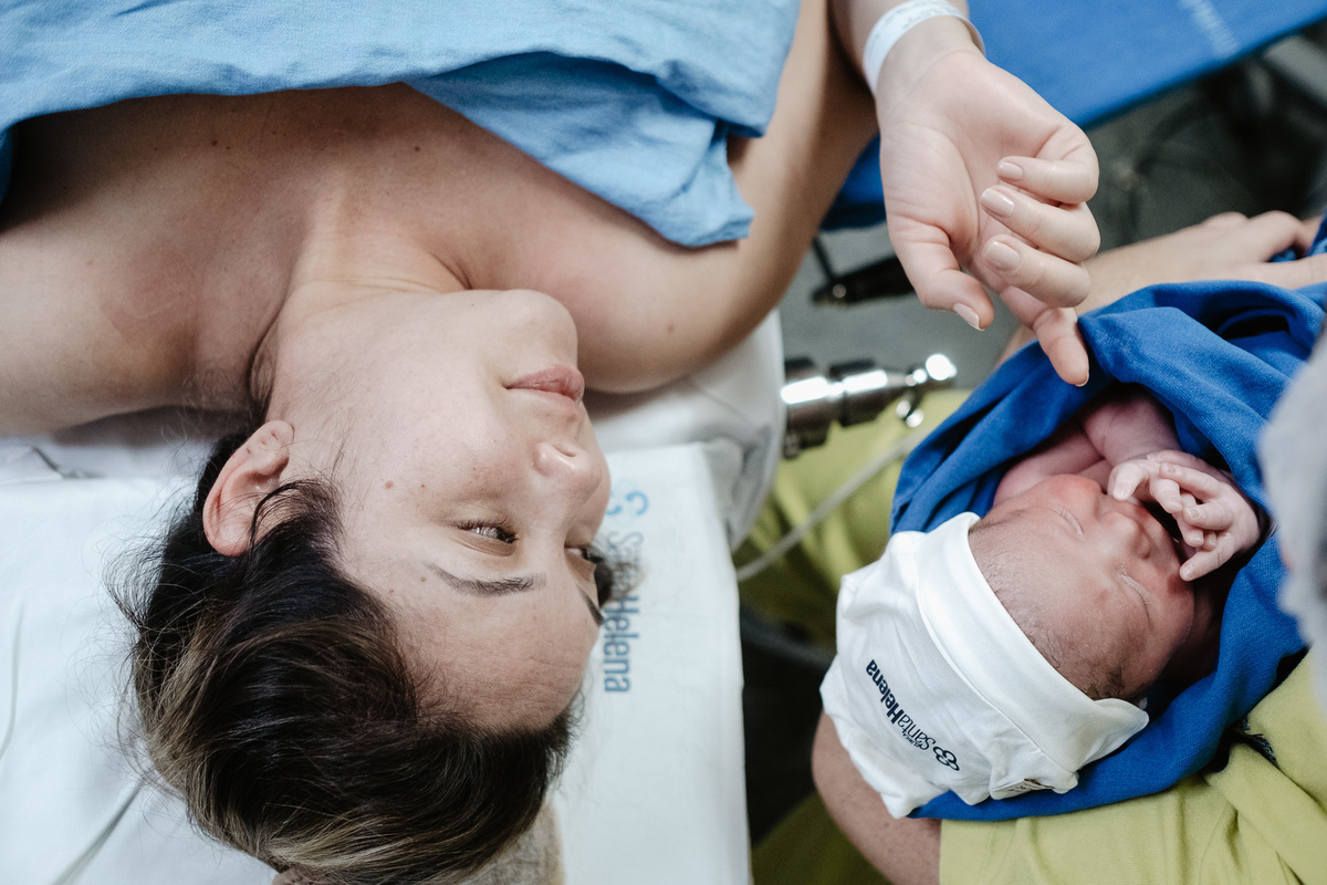 Cesárea humanizada. A chegada do Davi, nascimento em Florianópolis na Clínica Santa Helena. Por Thiago Braga Fotografia. 