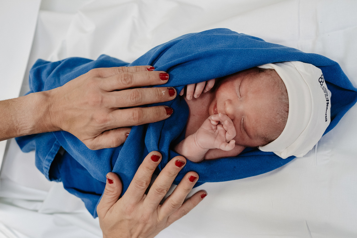 Cesárea humanizada. A chegada do Davi, nascimento em Florianópolis na Clínica Santa Helena. Por Thiago Braga Fotografia. 