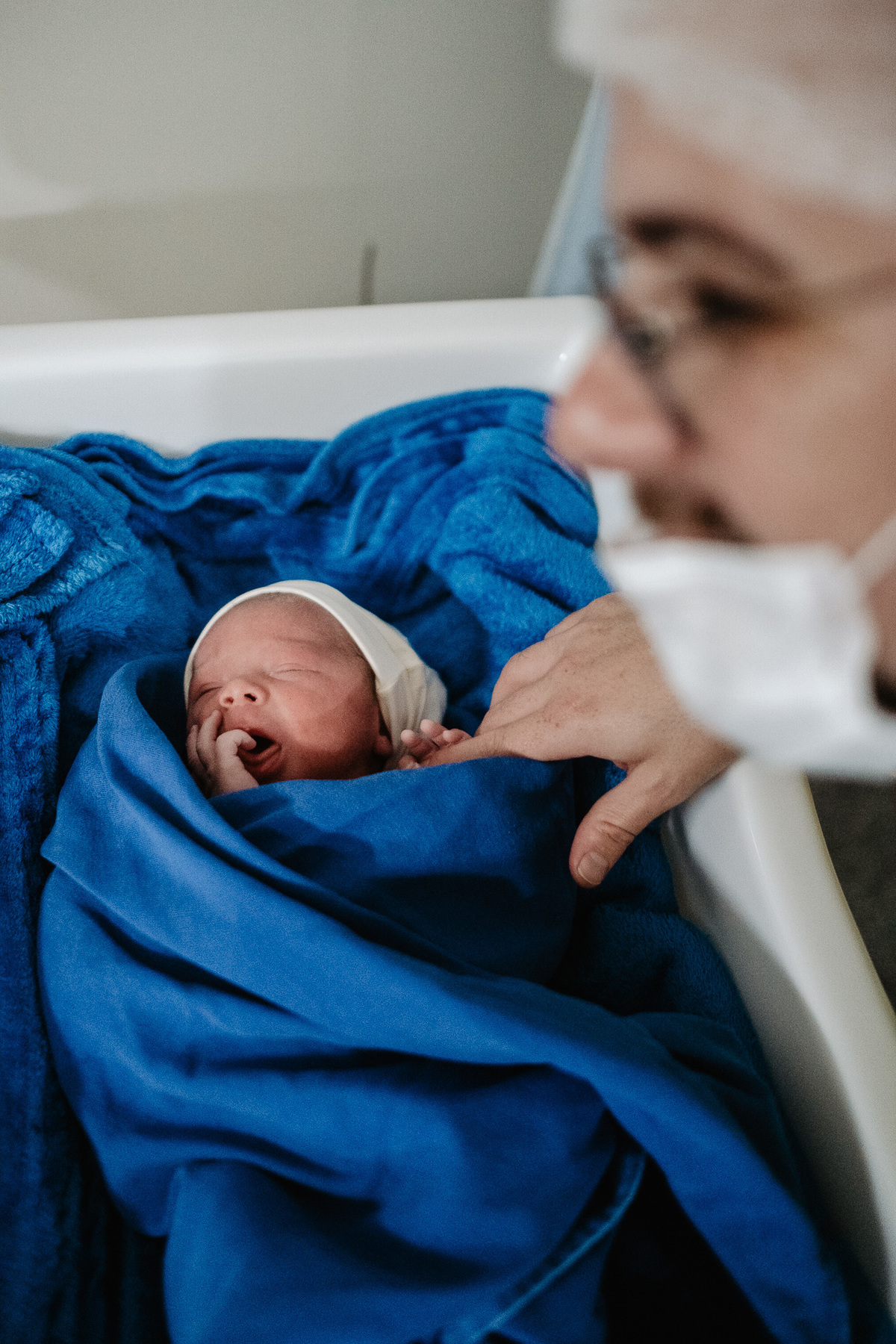 Cesárea humanizada. A chegada do Davi, nascimento em Florianópolis na Clínica Santa Helena. Por Thiago Braga Fotografia. 