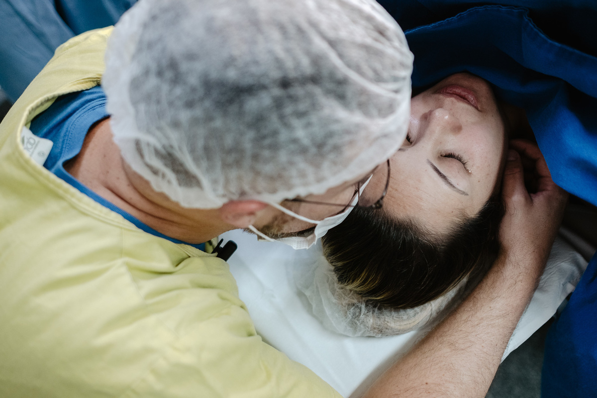 Cesárea humanizada. A chegada do Davi, nascimento em Florianópolis na Clínica Santa Helena. Por Thiago Braga Fotografia. 