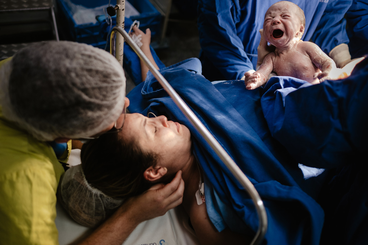 Cesárea humanizada. A chegada do Davi, nascimento em Florianópolis na Clínica Santa Helena. Por Thiago Braga Fotografia. 