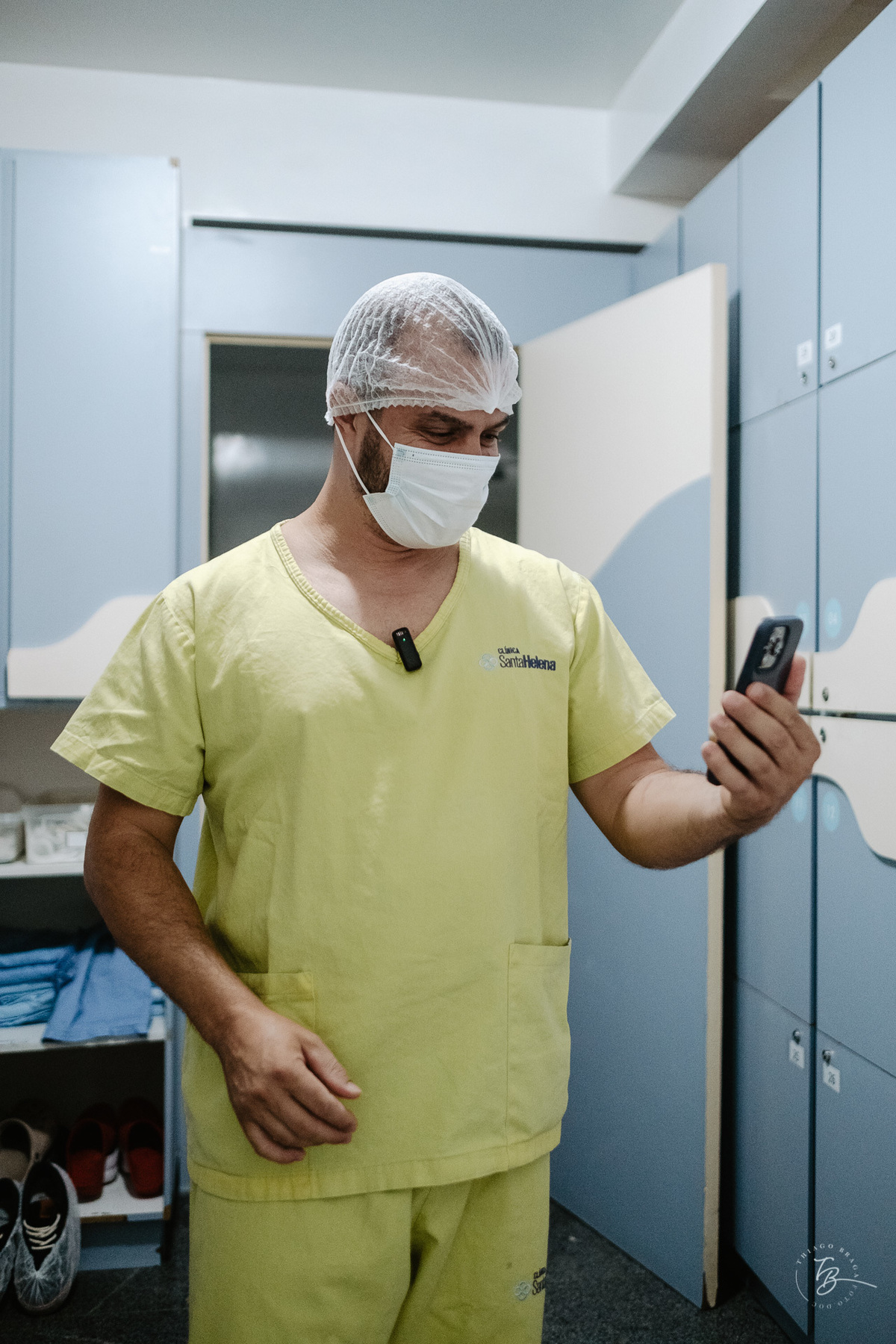 cesárea humanizada na maternidade Santa Helena em Florianópolis por Thiago Braga fotografia de parto