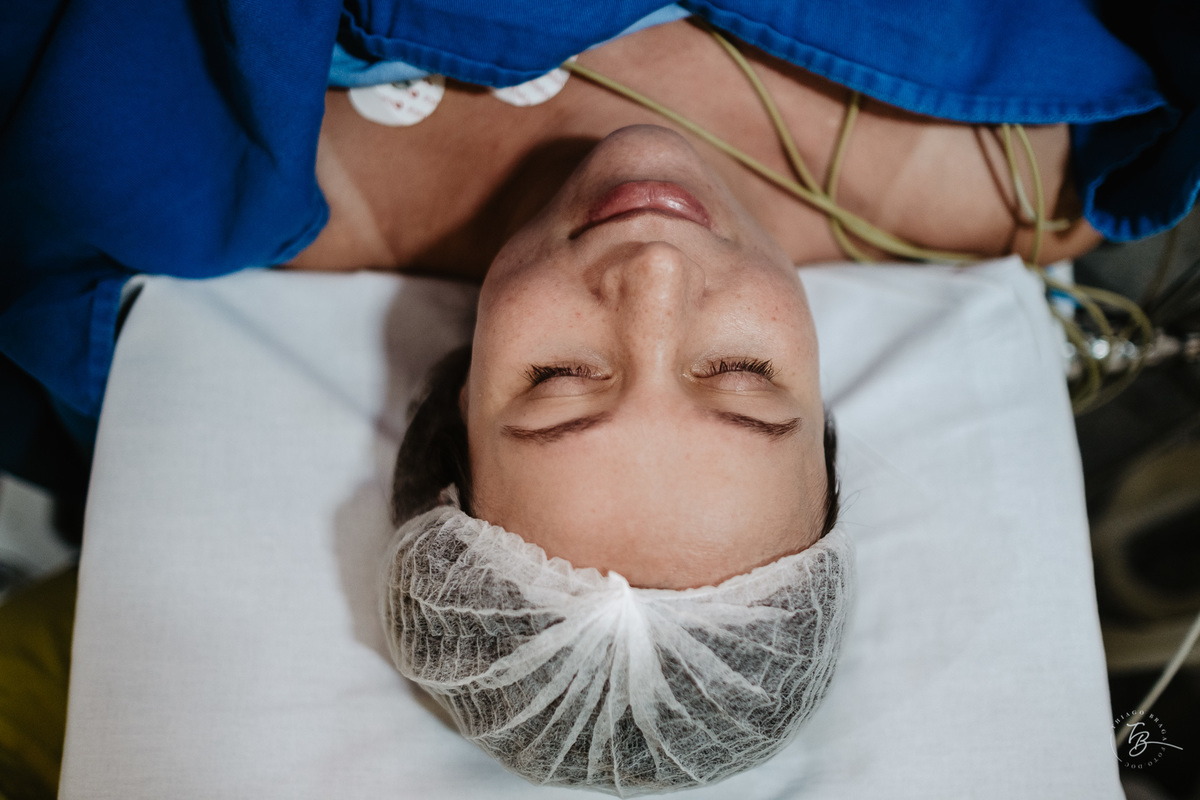 cesárea humanizada na maternidade Santa Helena em Florianópolis por Thiago Braga fotografia de parto
