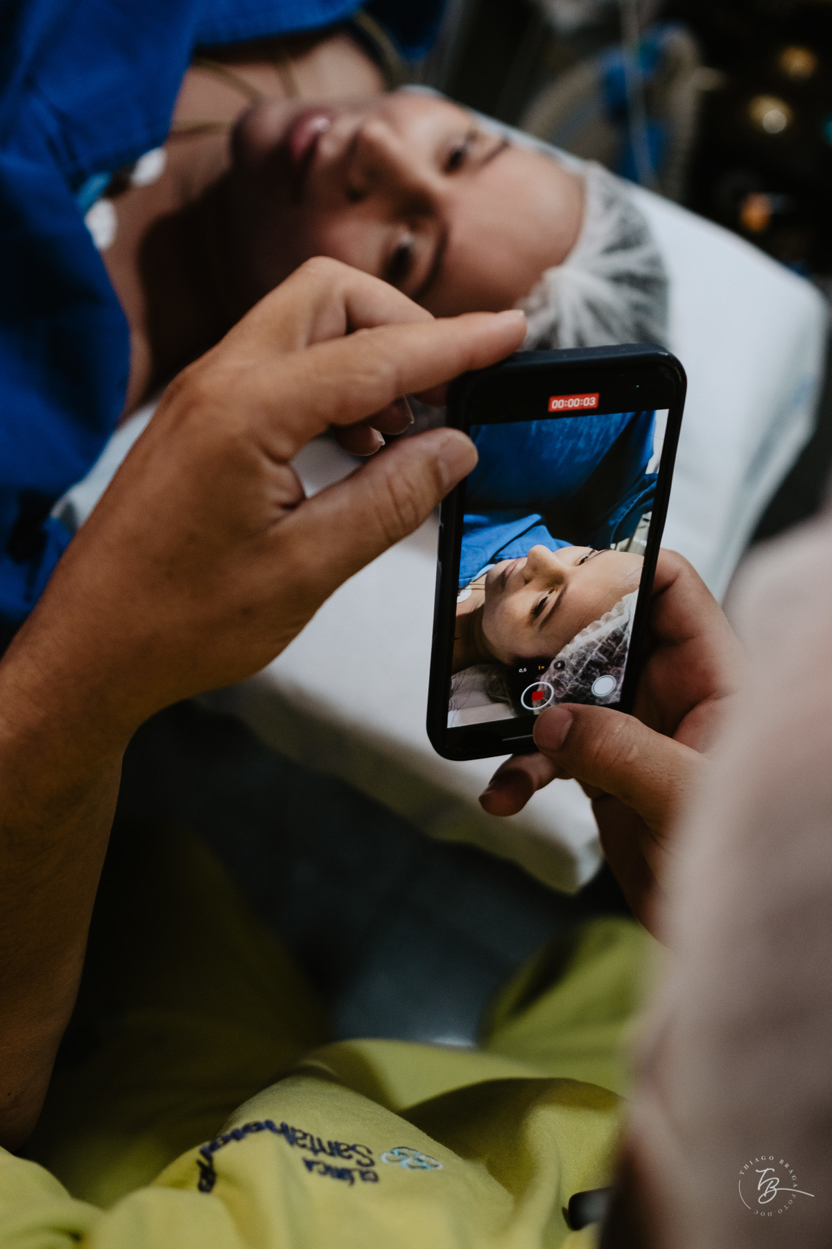 cesárea humanizada na maternidade Santa Helena em Florianópolis por Thiago Braga fotografia de parto