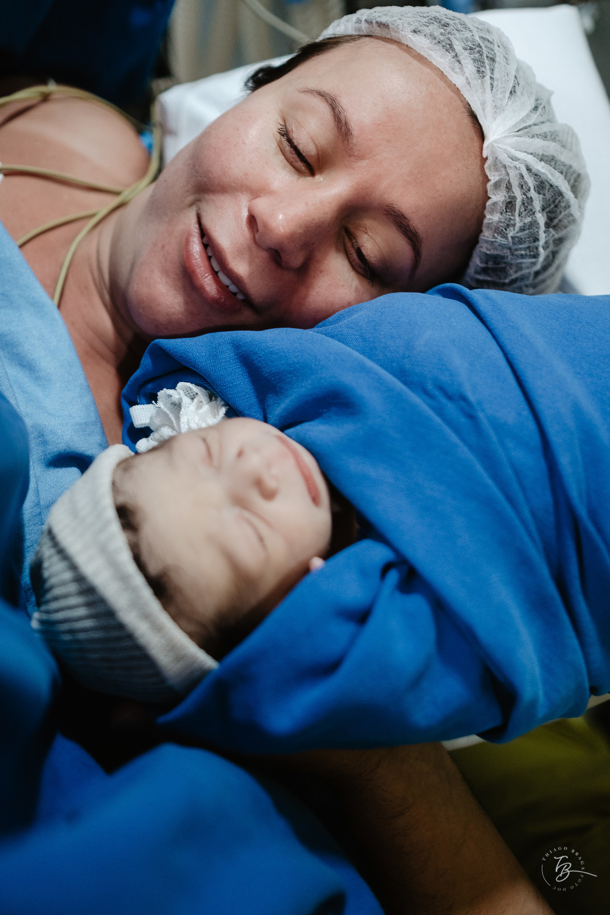cesárea humanizada na maternidade Santa Helena em Florianópolis por Thiago Braga fotografia de parto