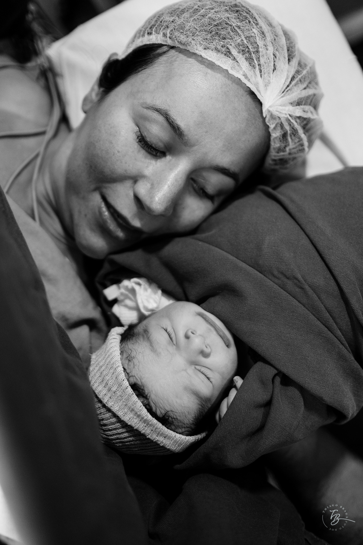 cesárea humanizada na maternidade Santa Helena em Florianópolis por Thiago Braga fotografia de parto