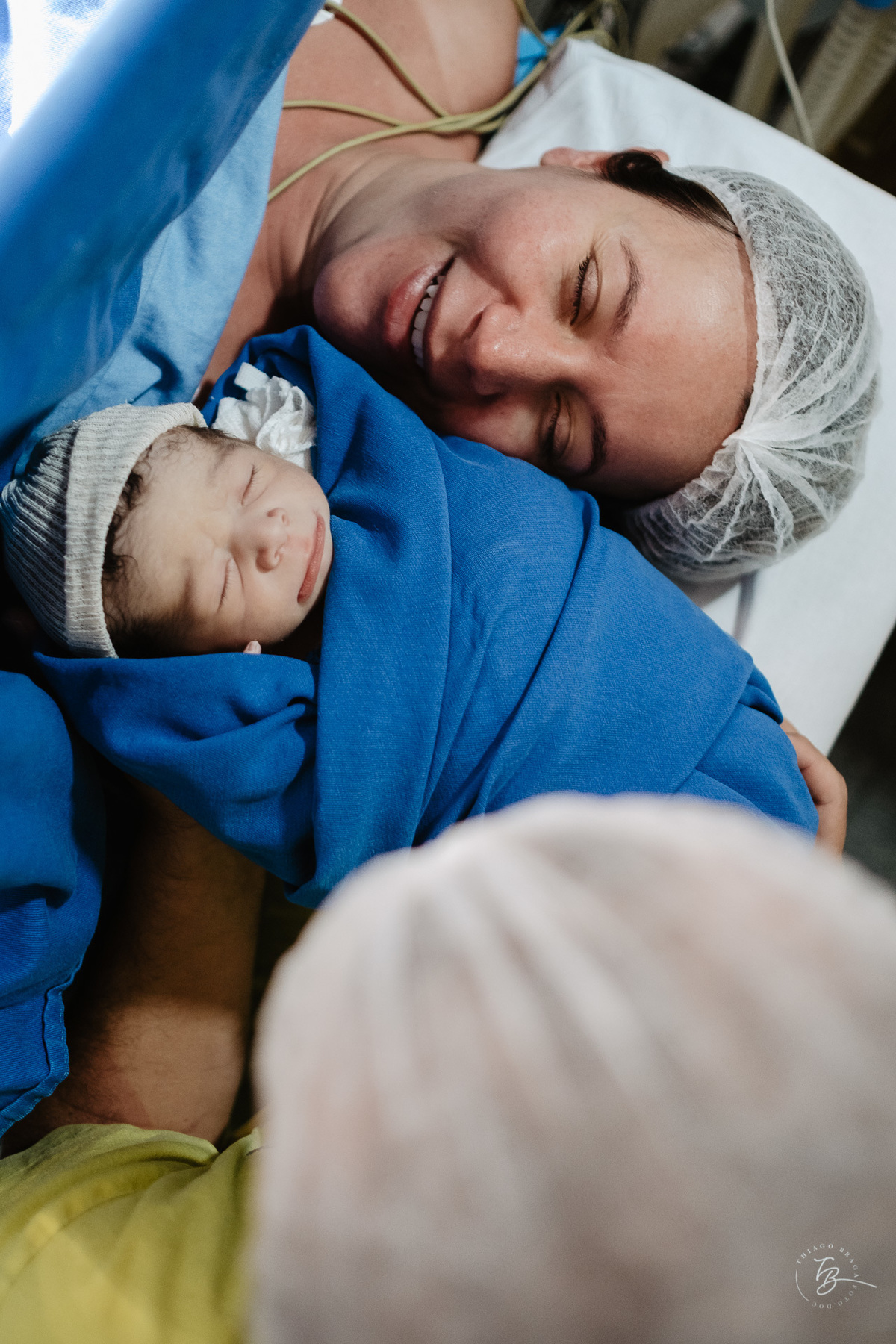 cesárea humanizada na maternidade Santa Helena em Florianópolis por Thiago Braga fotografia de parto