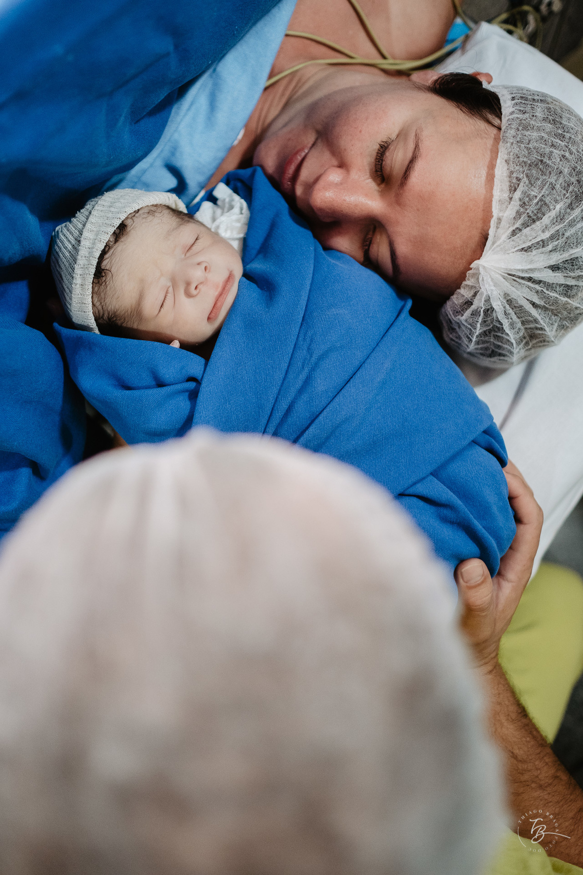 cesárea humanizada na maternidade Santa Helena em Florianópolis por Thiago Braga fotografia de parto