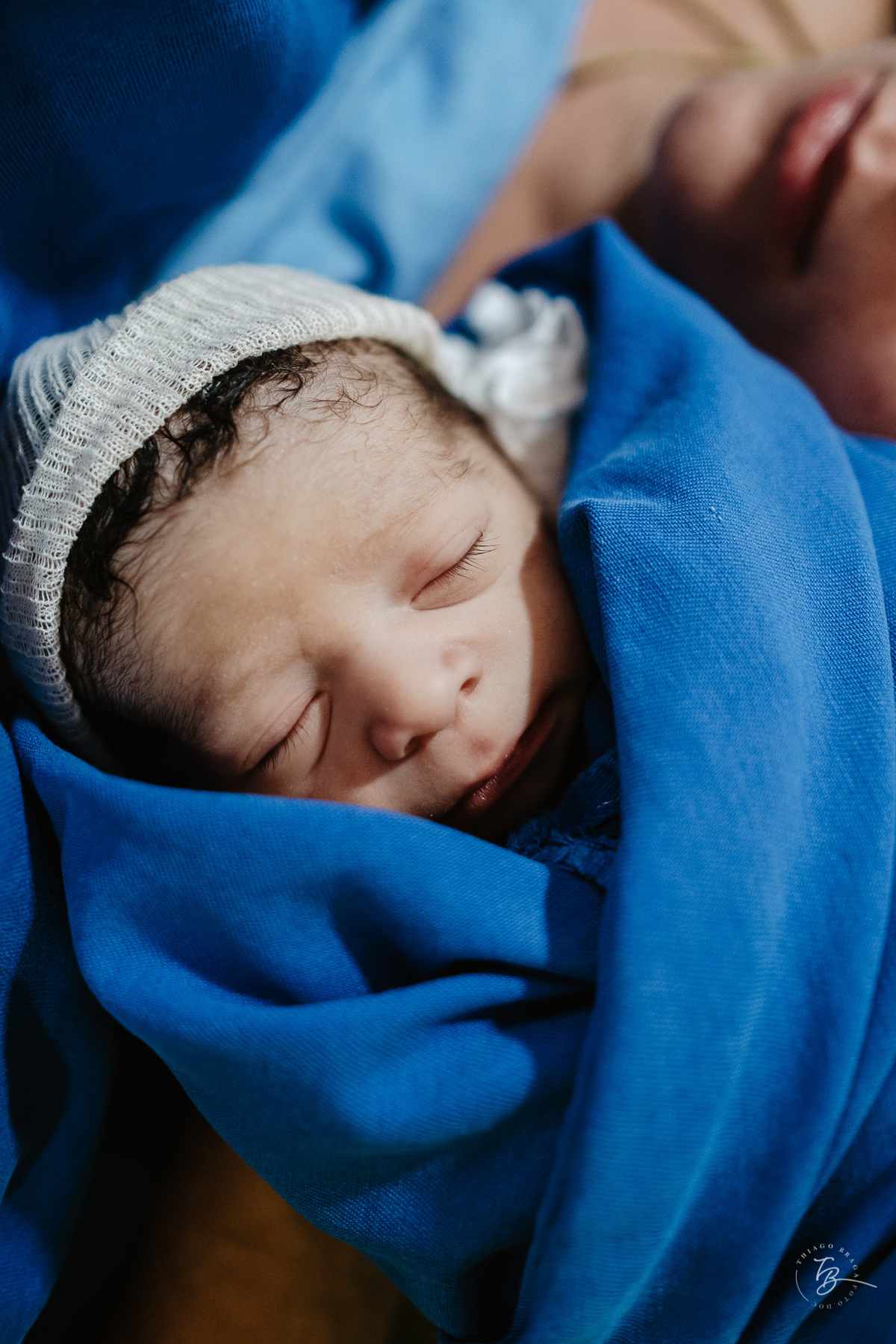 cesárea humanizada na maternidade Santa Helena em Florianópolis por Thiago Braga fotografia de parto