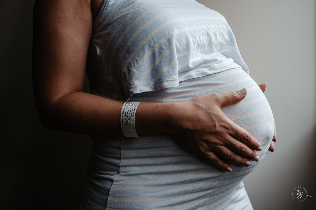 cesárea humanizada na maternidade Santa Helena em Florianópolis por Thiago Braga fotografia de parto