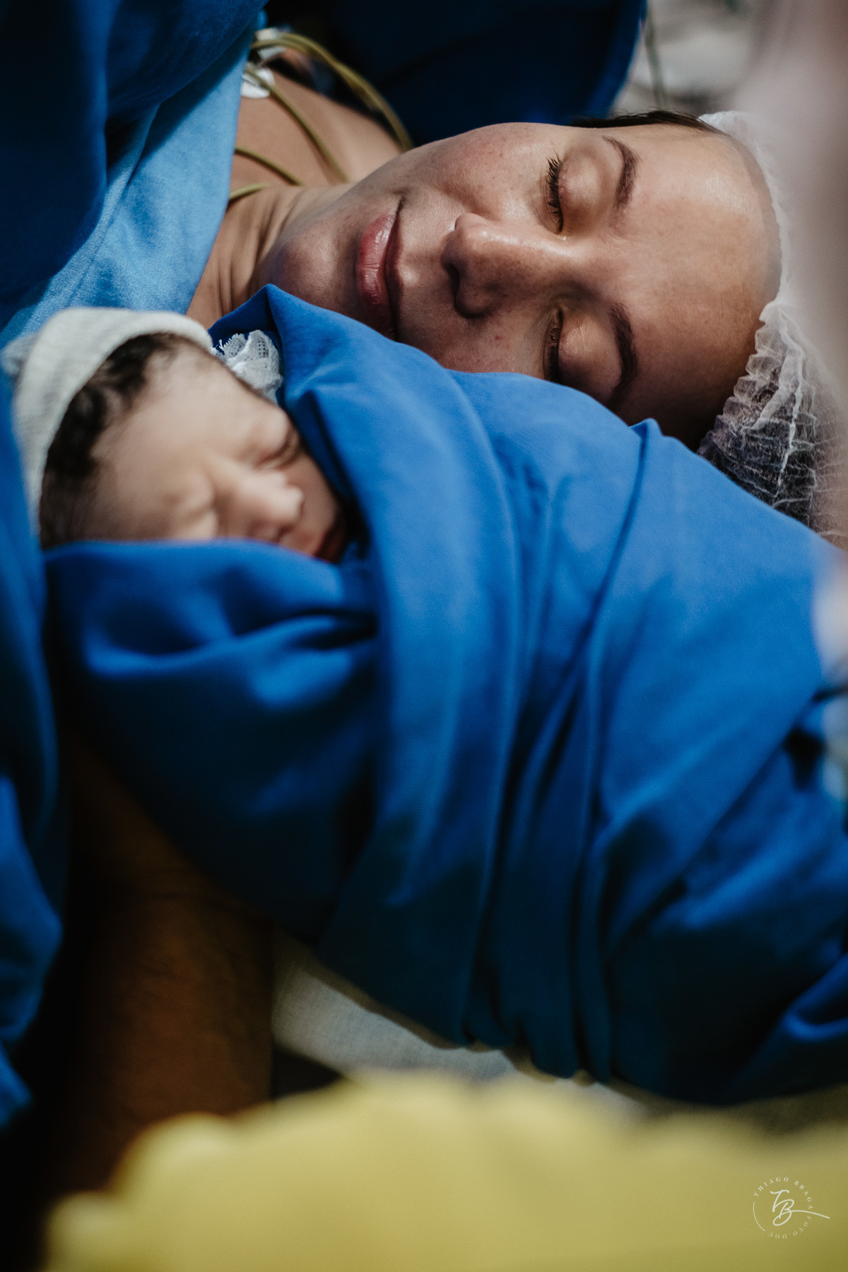 cesárea humanizada na maternidade Santa Helena em Florianópolis por Thiago Braga fotografia de parto