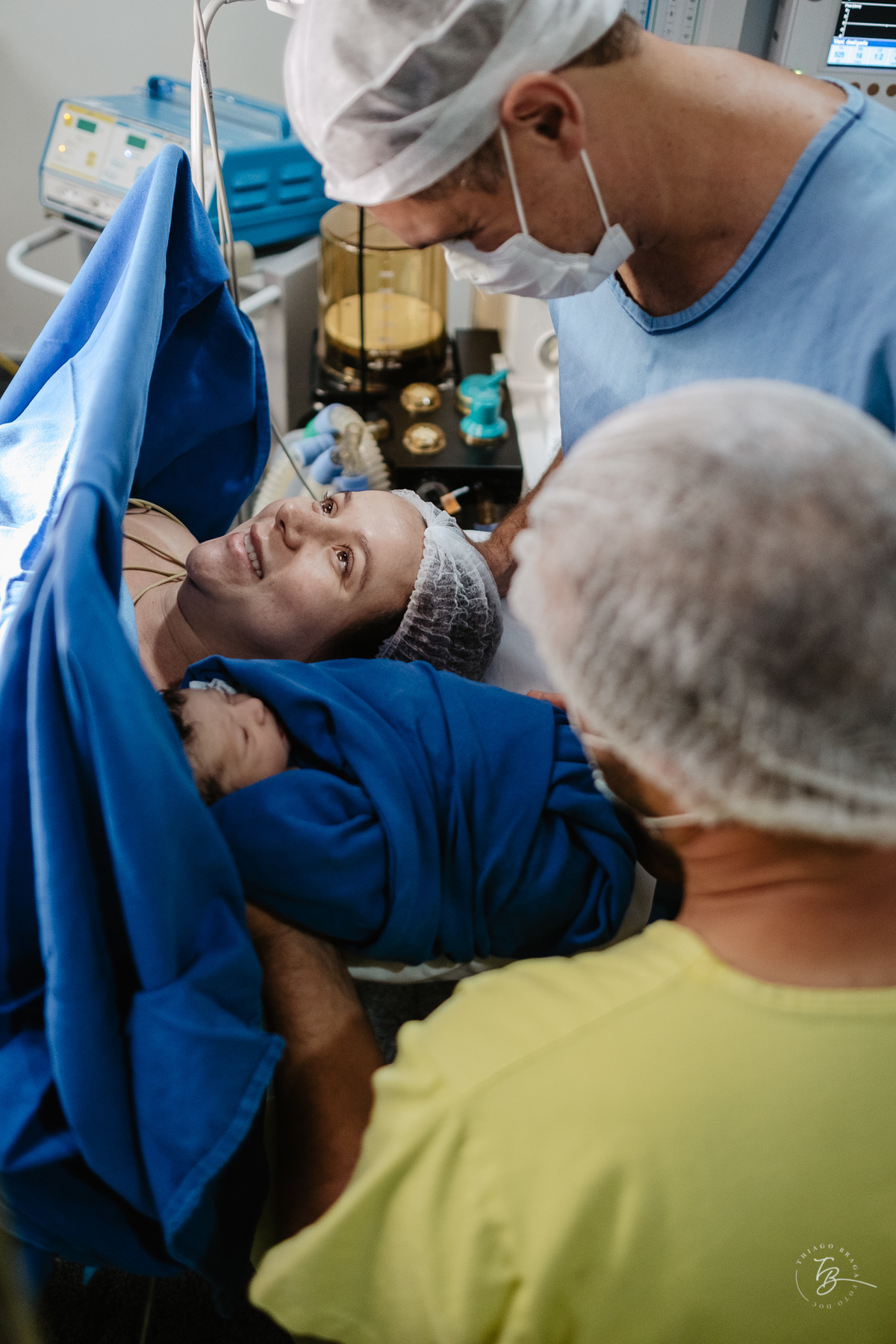 cesárea humanizada na maternidade Santa Helena em Florianópolis por Thiago Braga fotografia de parto