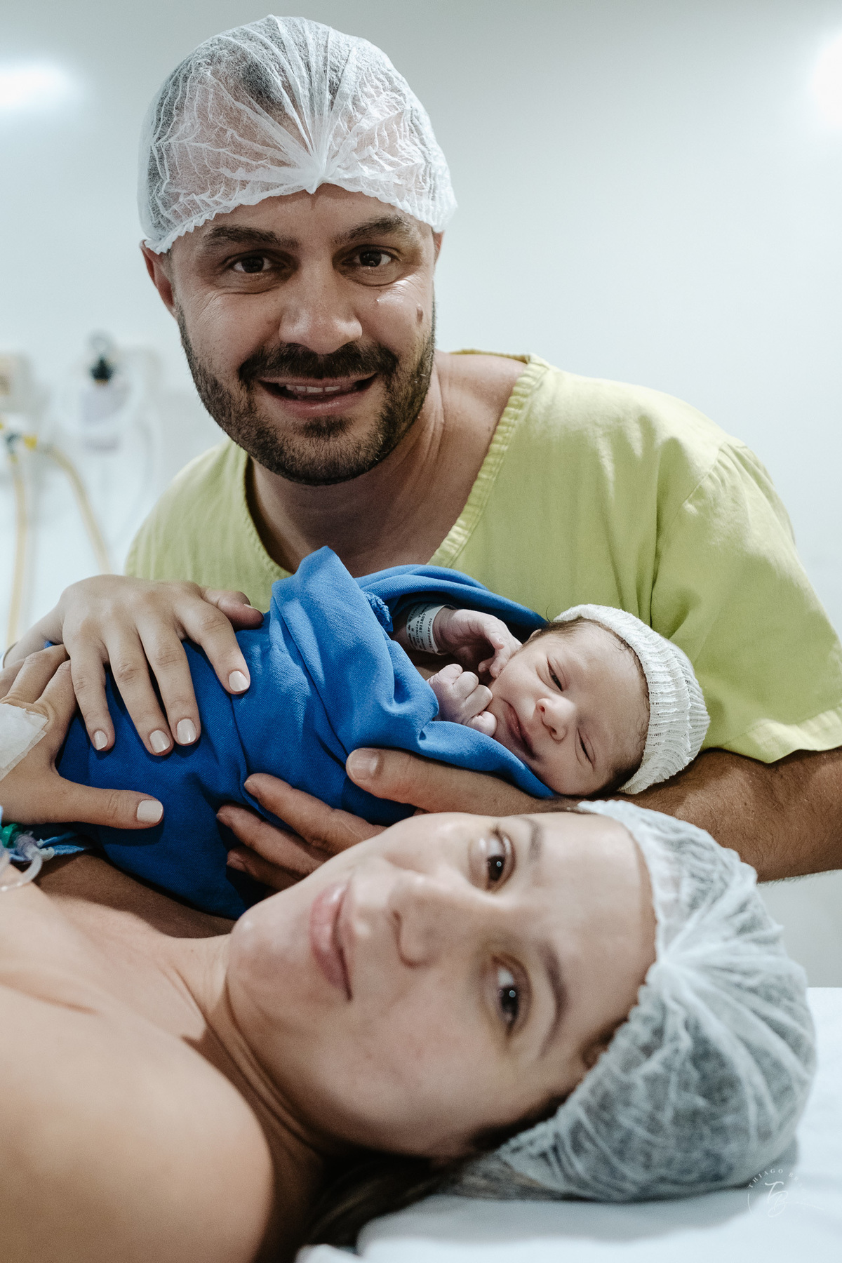 cesárea humanizada na maternidade Santa Helena em Florianópolis por Thiago Braga fotografia de parto