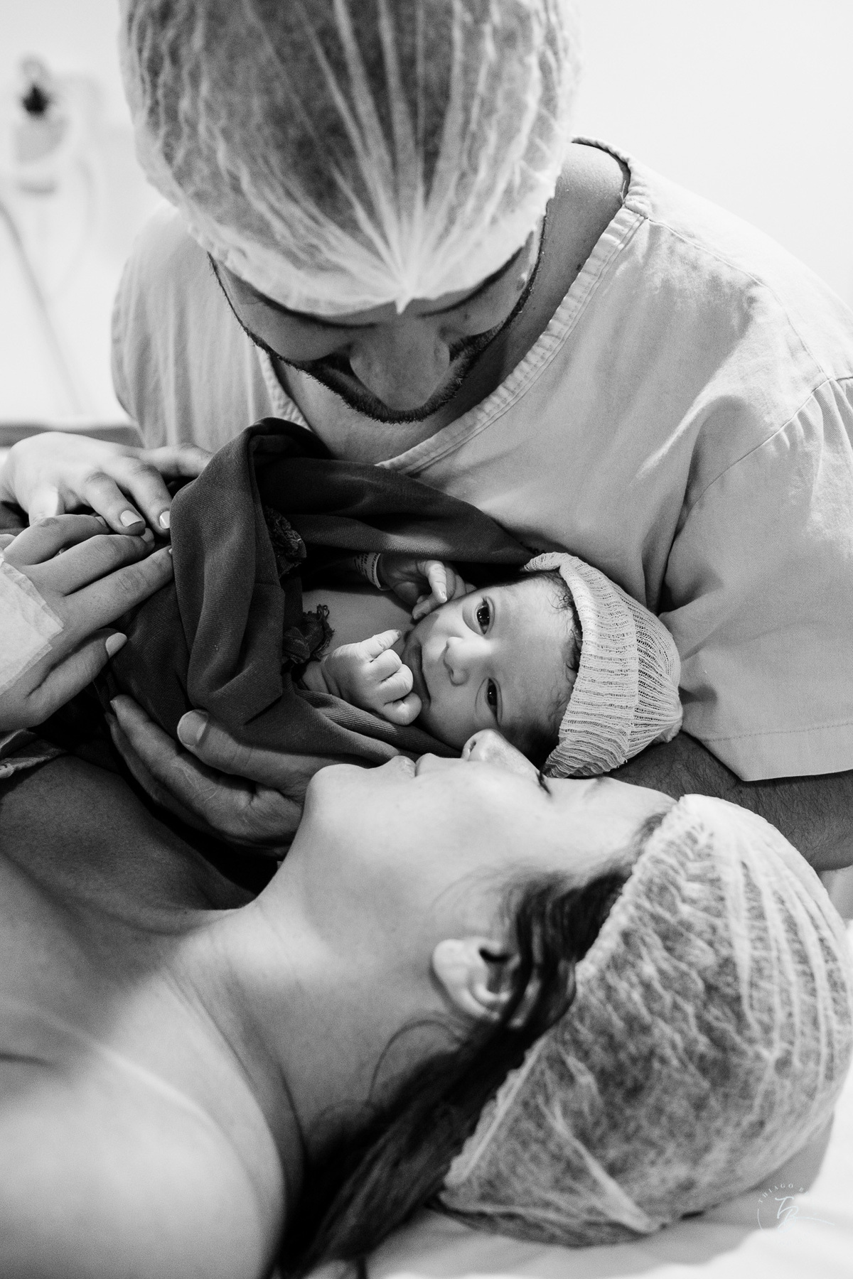 cesárea humanizada na maternidade Santa Helena em Florianópolis por Thiago Braga fotografia de parto
