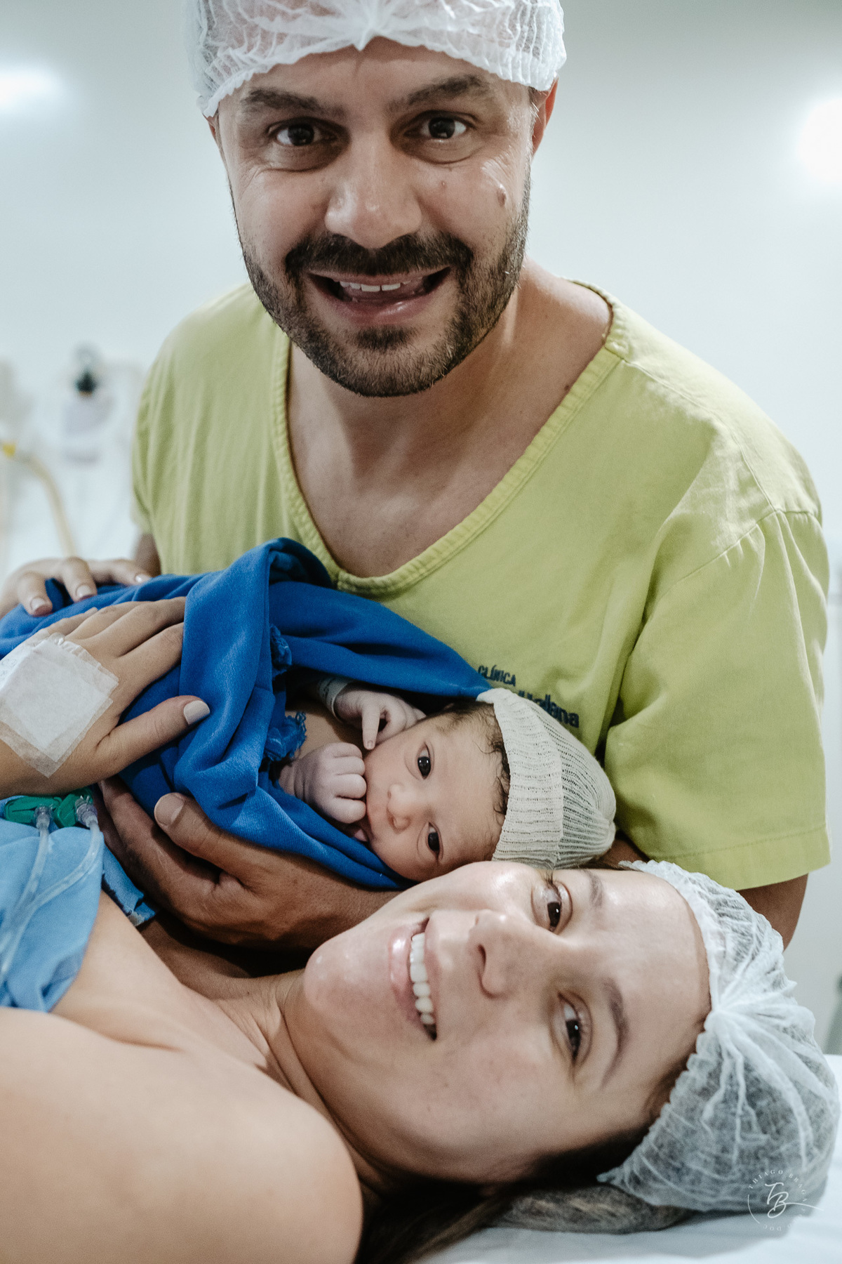 cesárea humanizada na maternidade Santa Helena em Florianópolis por Thiago Braga fotografia de parto