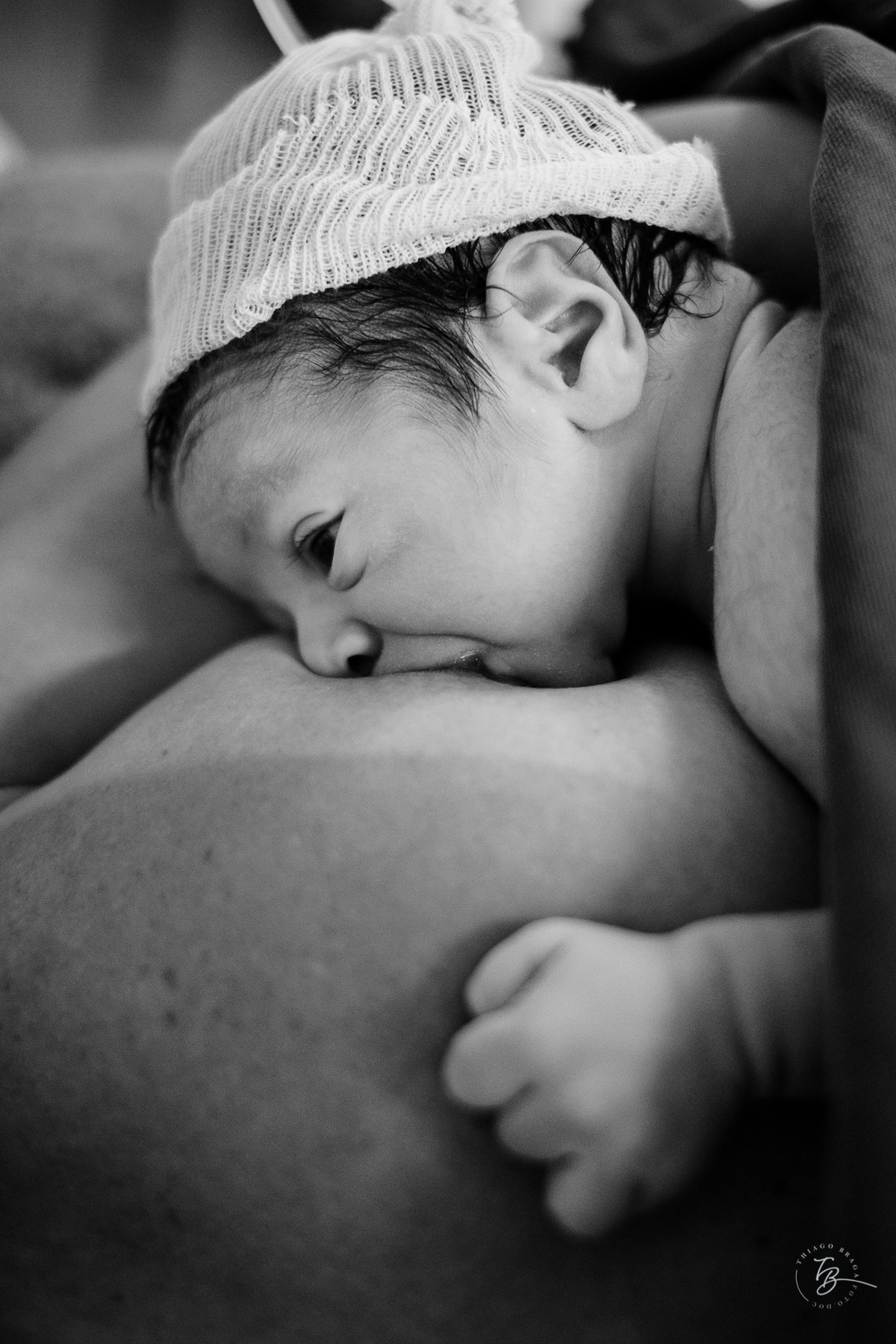 cesárea humanizada na maternidade Santa Helena em Florianópolis por Thiago Braga fotografia de parto