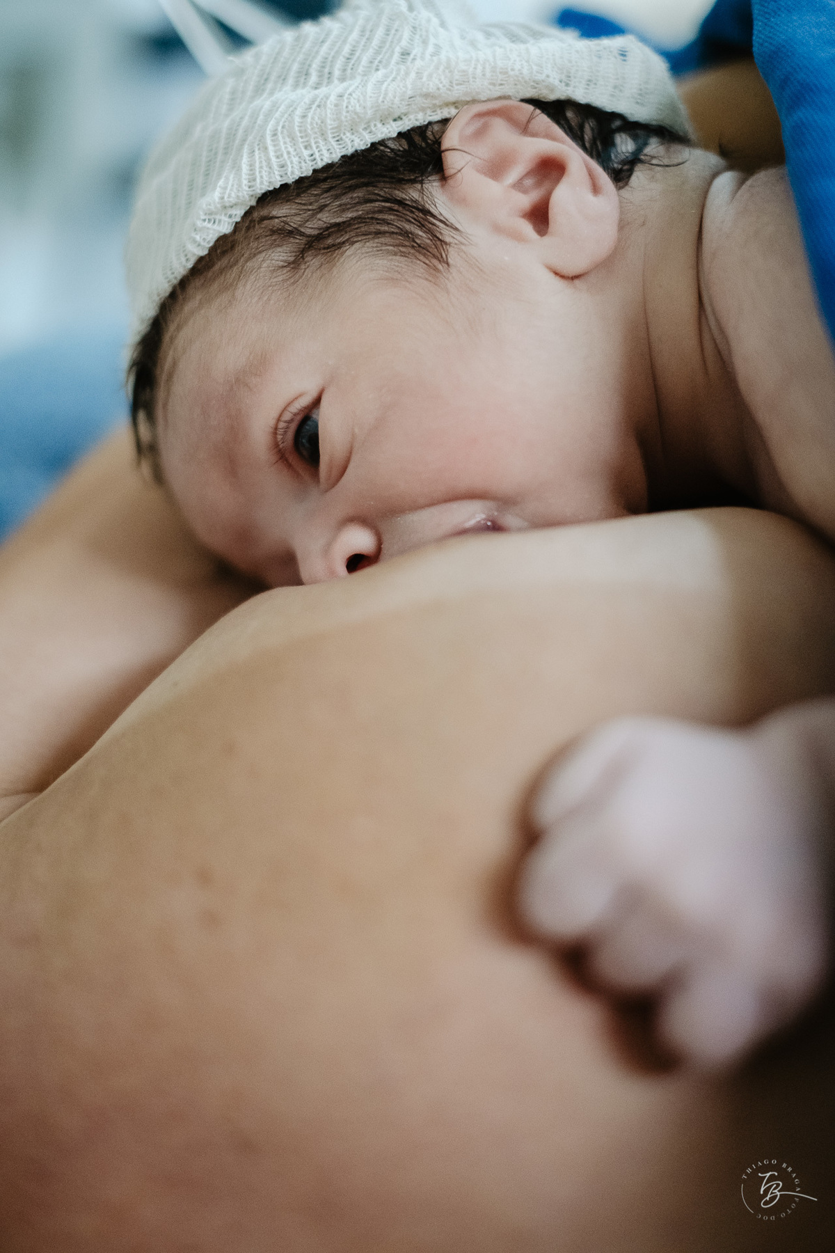 cesárea humanizada na maternidade Santa Helena em Florianópolis por Thiago Braga fotografia de parto