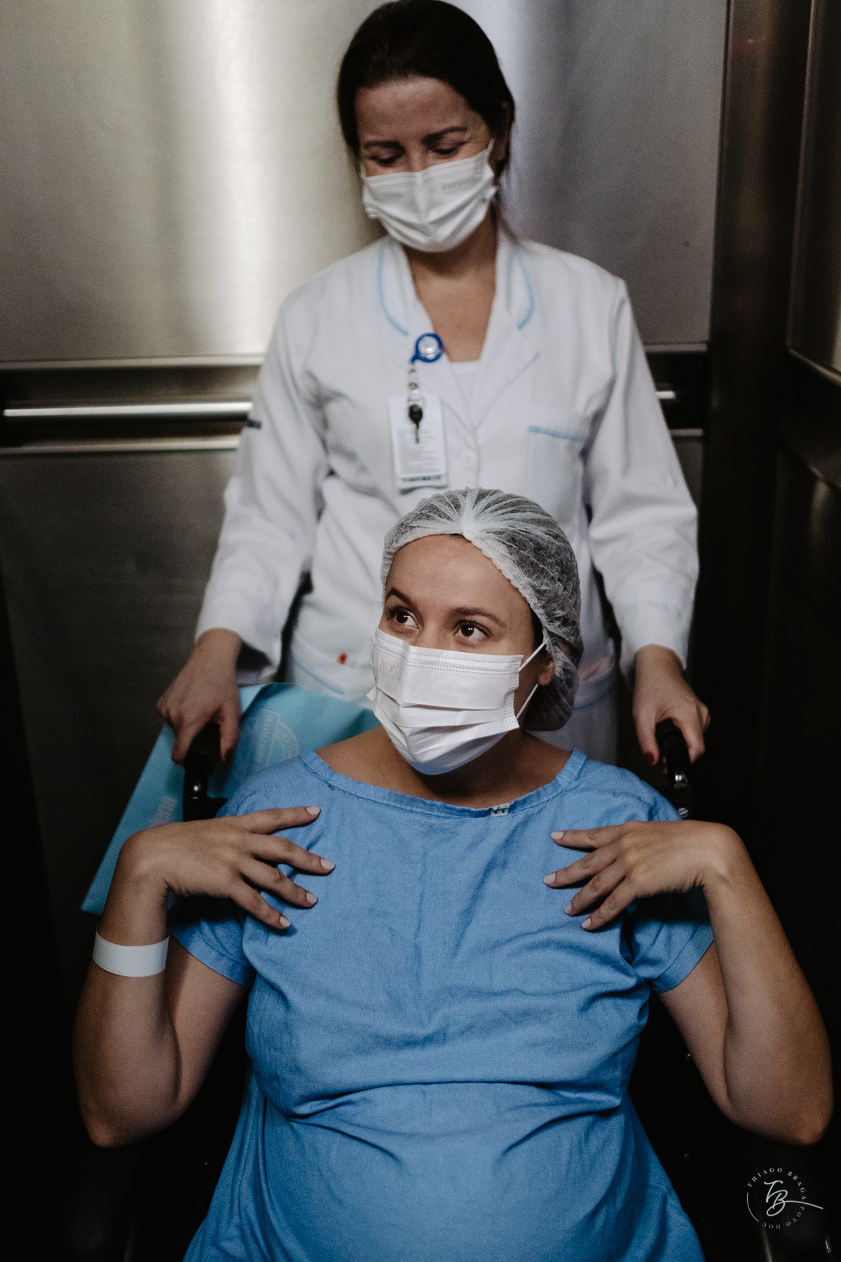 cesárea humanizada na maternidade Santa Helena em Florianópolis por Thiago Braga fotografia de parto
