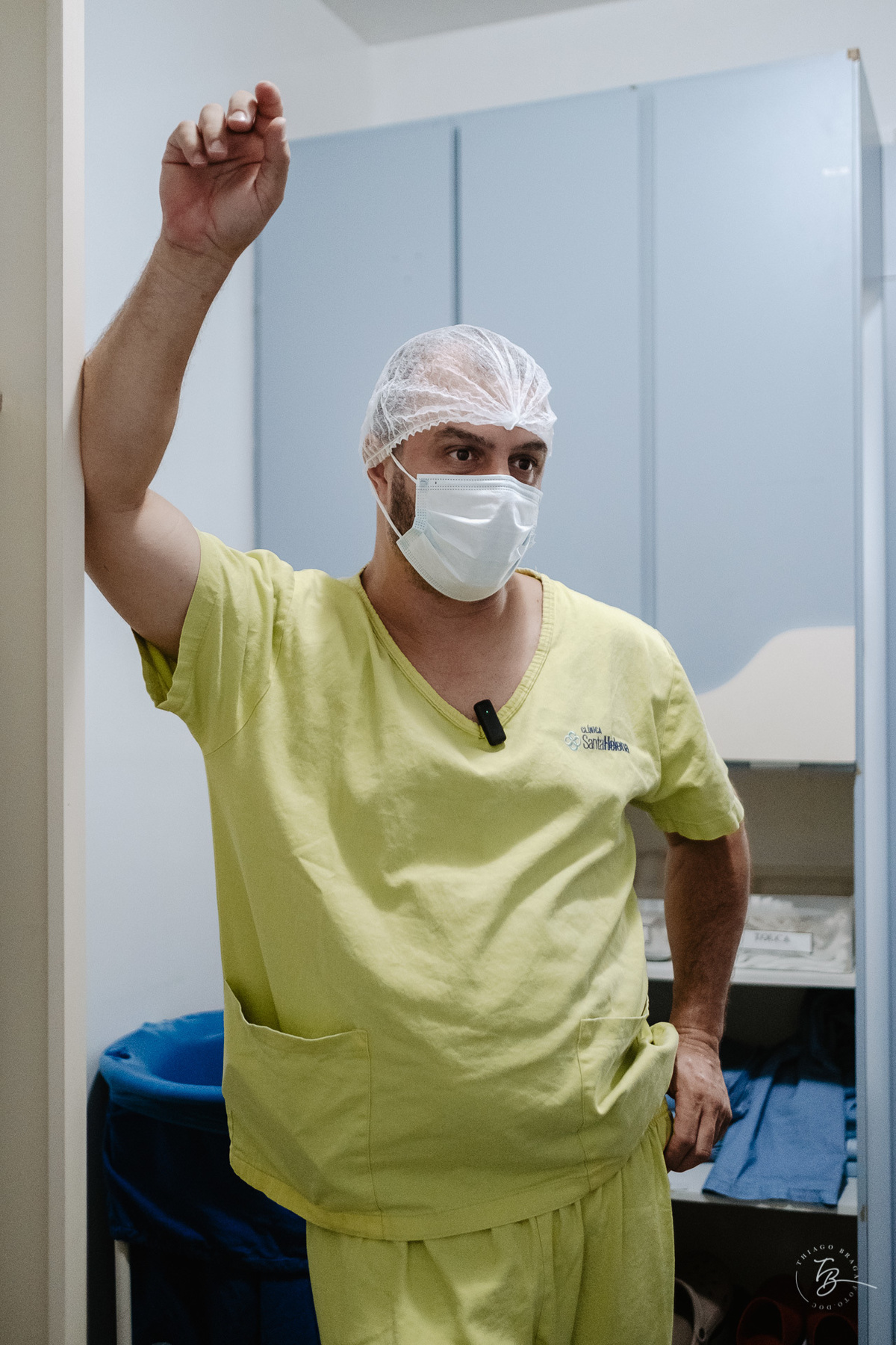 cesárea humanizada na maternidade Santa Helena em Florianópolis por Thiago Braga fotografia de parto