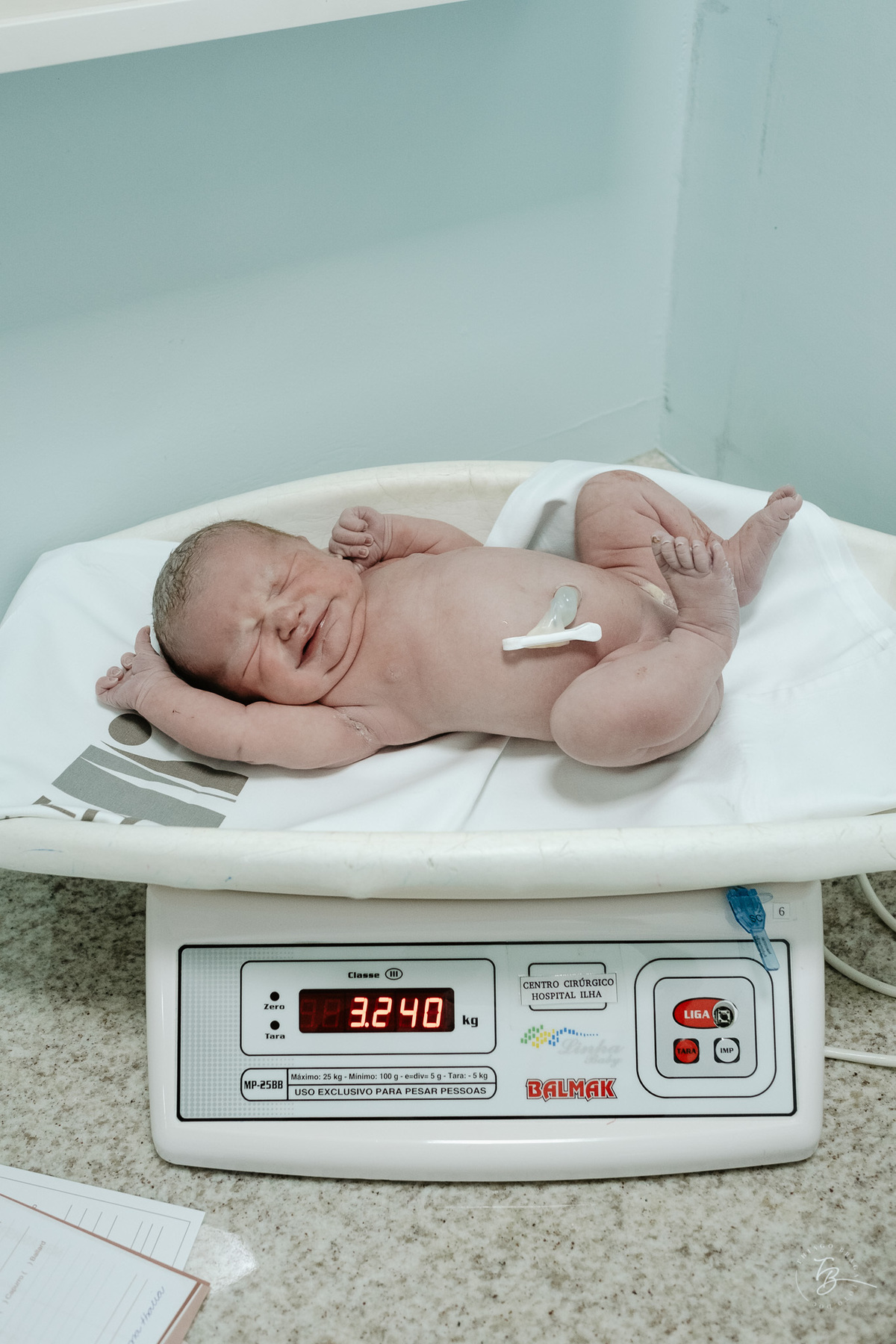 Cesárea humanizada, nascimento da Amália, Maternidade Ilha em Florianópolis por Thiago Braga fotografia de parto