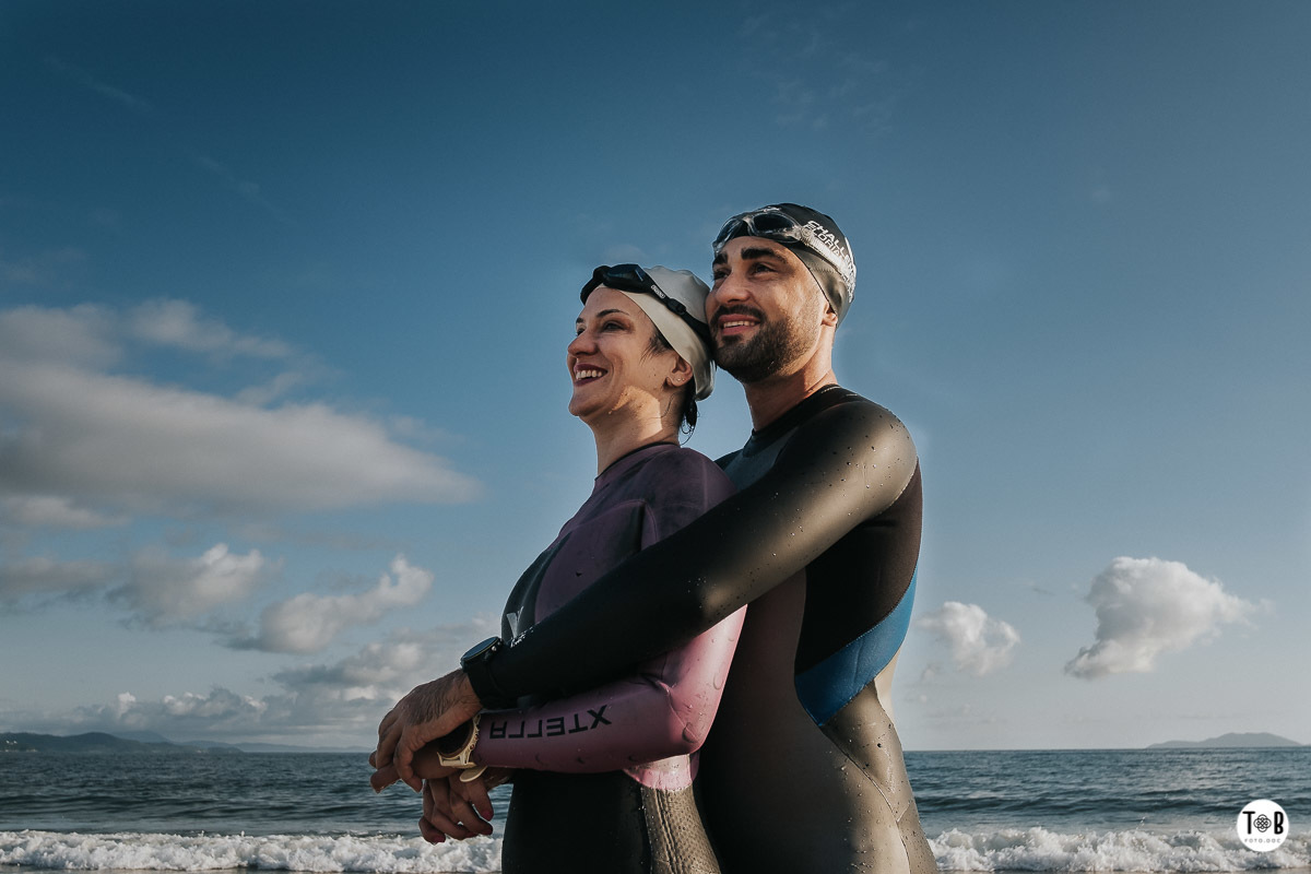 Ensaio pré-casamento em Jurerê - Florianópolis.Imagens esportivas de casal em Florianópolis. Ensaio casal - Geane e Alan