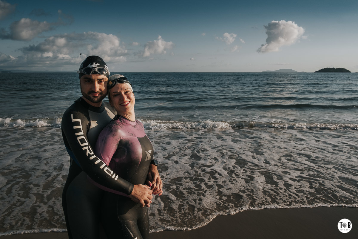 Ensaio pré-casamento em Jurerê - Florianópolis.Imagens esportivas de casal em Florianópolis. Ensaio casal - Geane e Alan