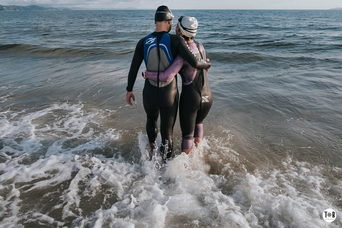Ensaio pré-casamento em Jurerê - Florianópolis.Imagens esportivas de casal em Florianópolis. Ensaio casal - Geane e Alan