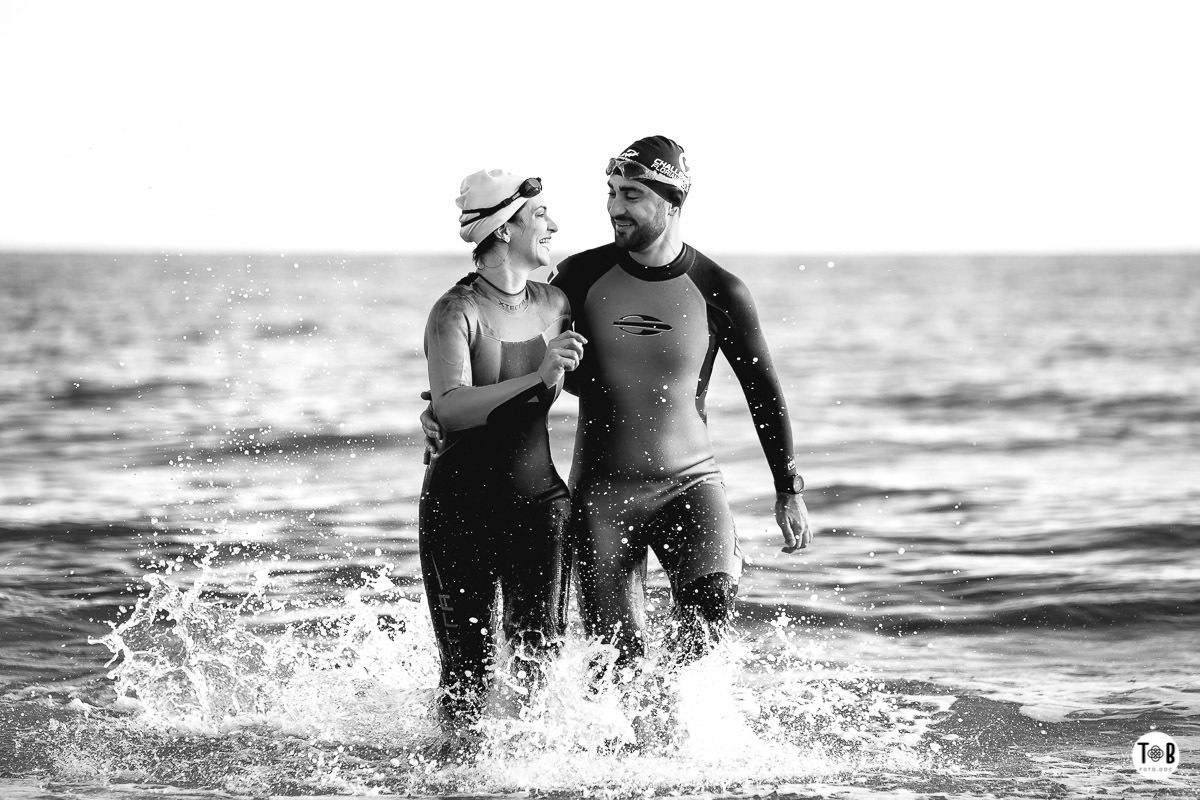Ensaio pré-casamento em Jurerê - Florianópolis.Imagens esportivas de casal em Florianópolis. Ensaio casal - Geane e Alan