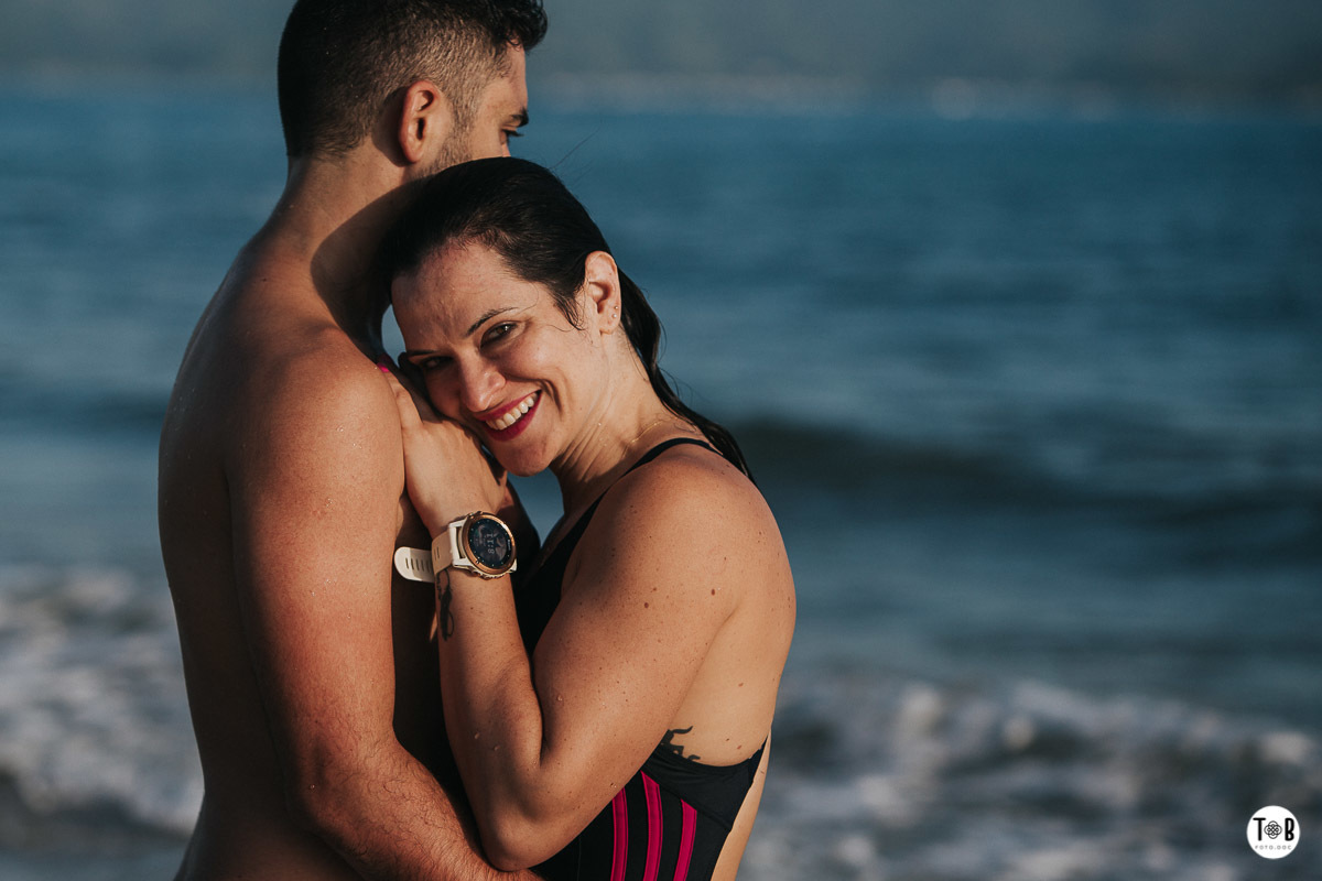 Ensaio pré-casamento em Jurerê - Florianópolis.Imagens esportivas de casal em Florianópolis. Ensaio casal - Geane e Alan