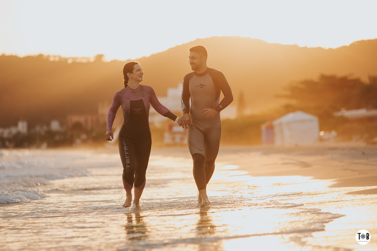 Ensaio pré-casamento em Jurerê - Florianópolis.Imagens esportivas de casal em Florianópolis. Ensaio casal - Geane e Alan