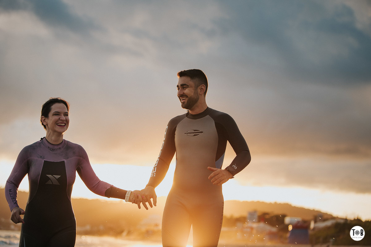 Ensaio pré-casamento em Jurerê - Florianópolis.Imagens esportivas de casal em Florianópolis. Ensaio casal - Geane e Alan