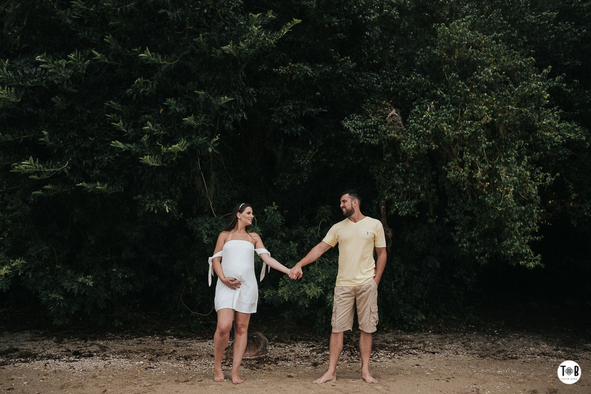 Ensaio gestante em sambaqui Florianópolis-SC. Bruna, Rafa e  e Enzo.