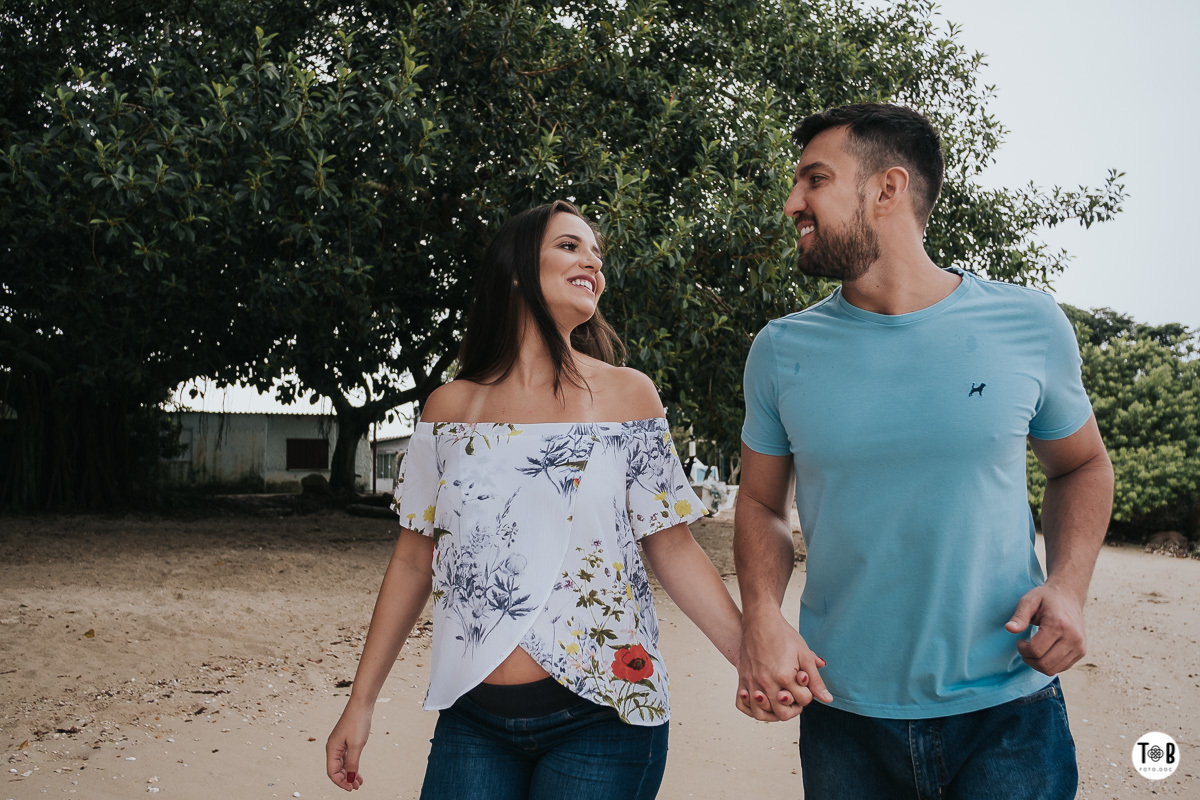 Ensaio gestante em sambaqui Florianópolis-SC. Bruna, Rafa e  e Enzo.