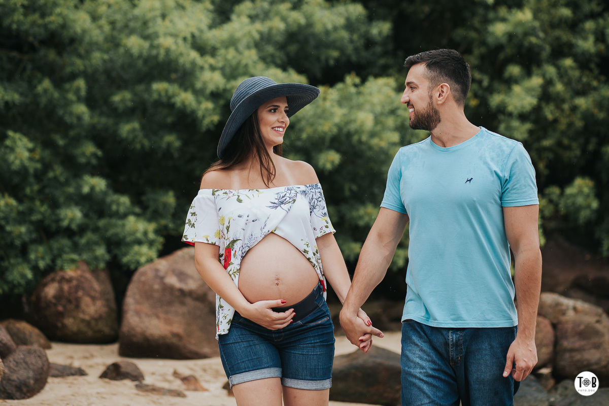 Ensaio gestante em sambaqui Florianópolis-SC. Bruna, Rafa e  e Enzo.