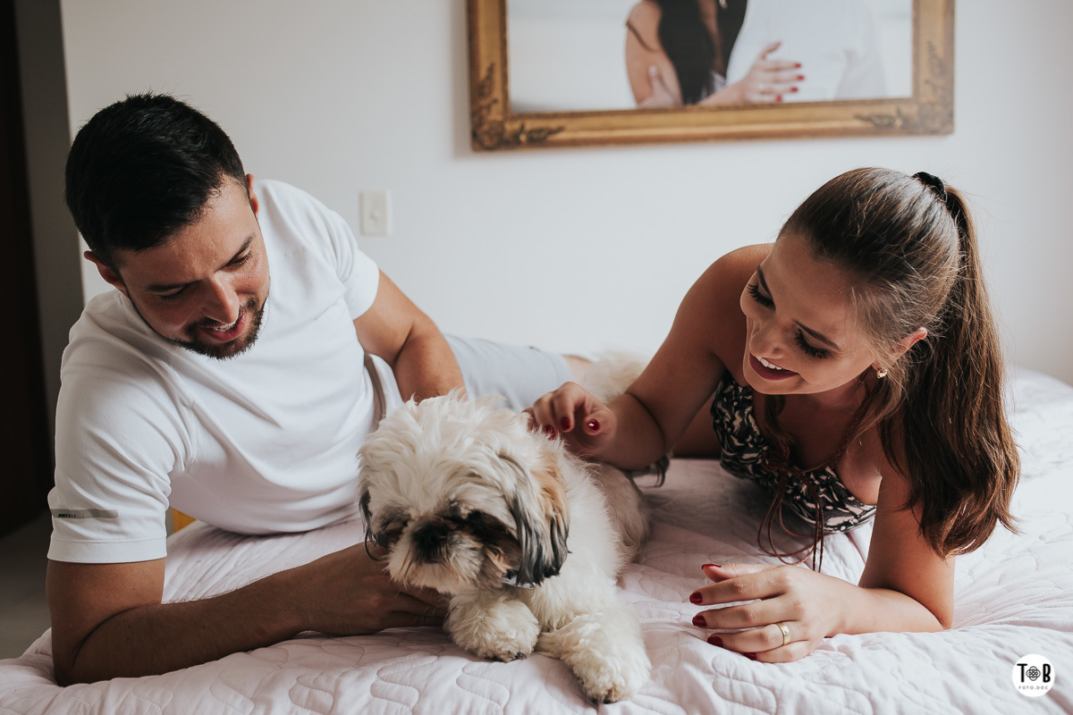 Ensaio gestante em casa Florianópolis-SC. Bruna, Rafa e  e Enzo.