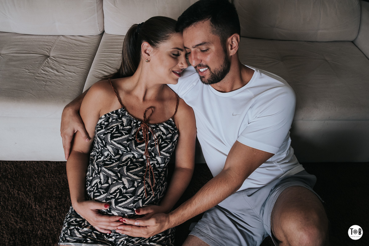 Ensaio gestante em casa Florianópolis-SC. Bruna, Rafa e  e Enzo.