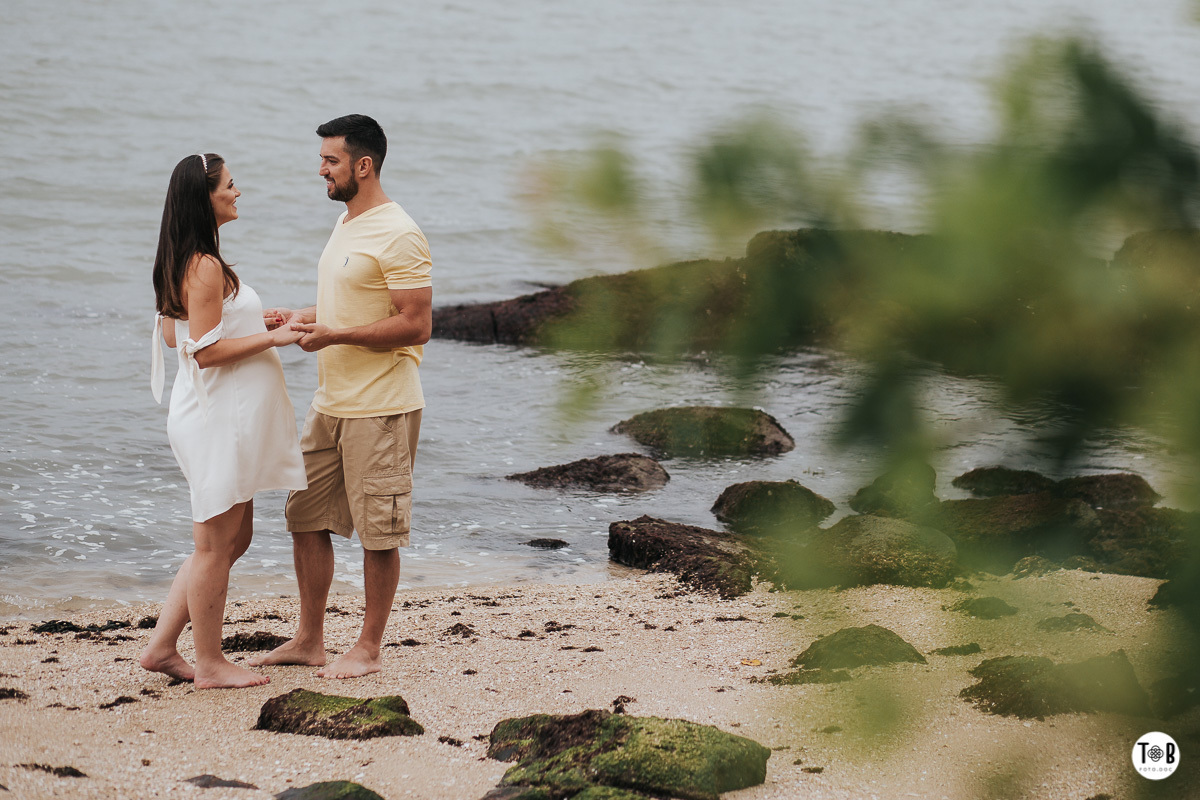Ensaio gestante em sambaqui Florianópolis-SC. Bruna, Rafa e  e Enzo.