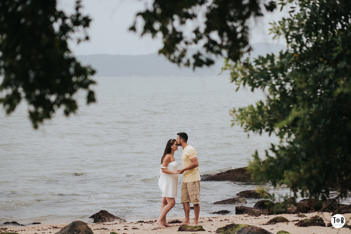 Ensaio gestante em sambaqui Florianópolis-SC. Bruna, Rafa e  e Enzo.