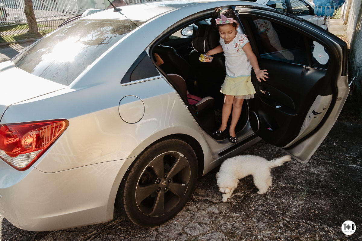Fotografia documental de familia em São José dos Pinhais, Paraná. Família Oliveira Leber - 05 anos da Julia.
