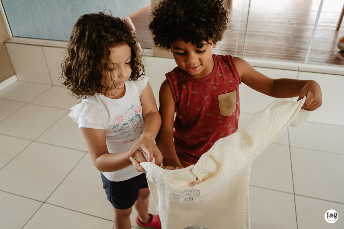 Fotografia documental de familia em São José dos Pinhais, Paraná. Família Oliveira Leber - 05 anos da Julia.
