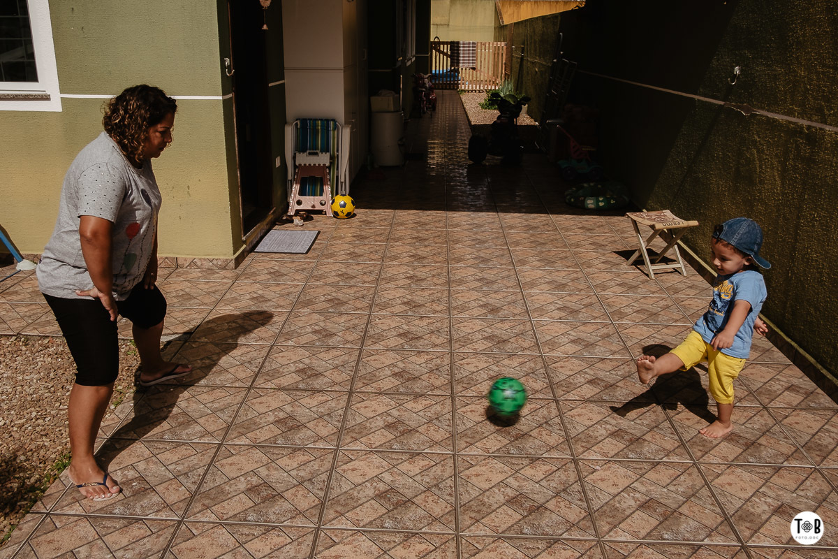 Fotografia documental de familia em São José dos Pinhais, Paraná. Família Oliveira Leber - 05 anos da Julia.