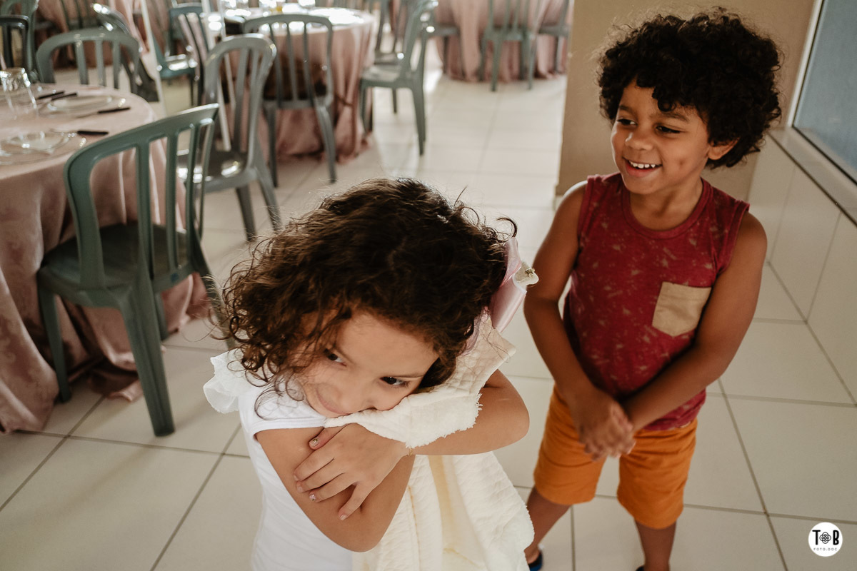 Fotografia documental de familia em São José dos Pinhais, Paraná. Família Oliveira Leber - 05 anos da Julia.