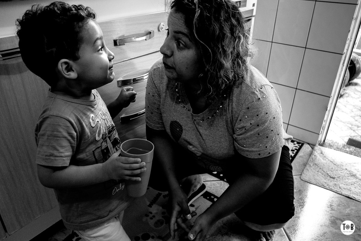 Fotografia documental de familia em São José dos Pinhais, Paraná. Família Oliveira Leber - 05 anos da Julia.