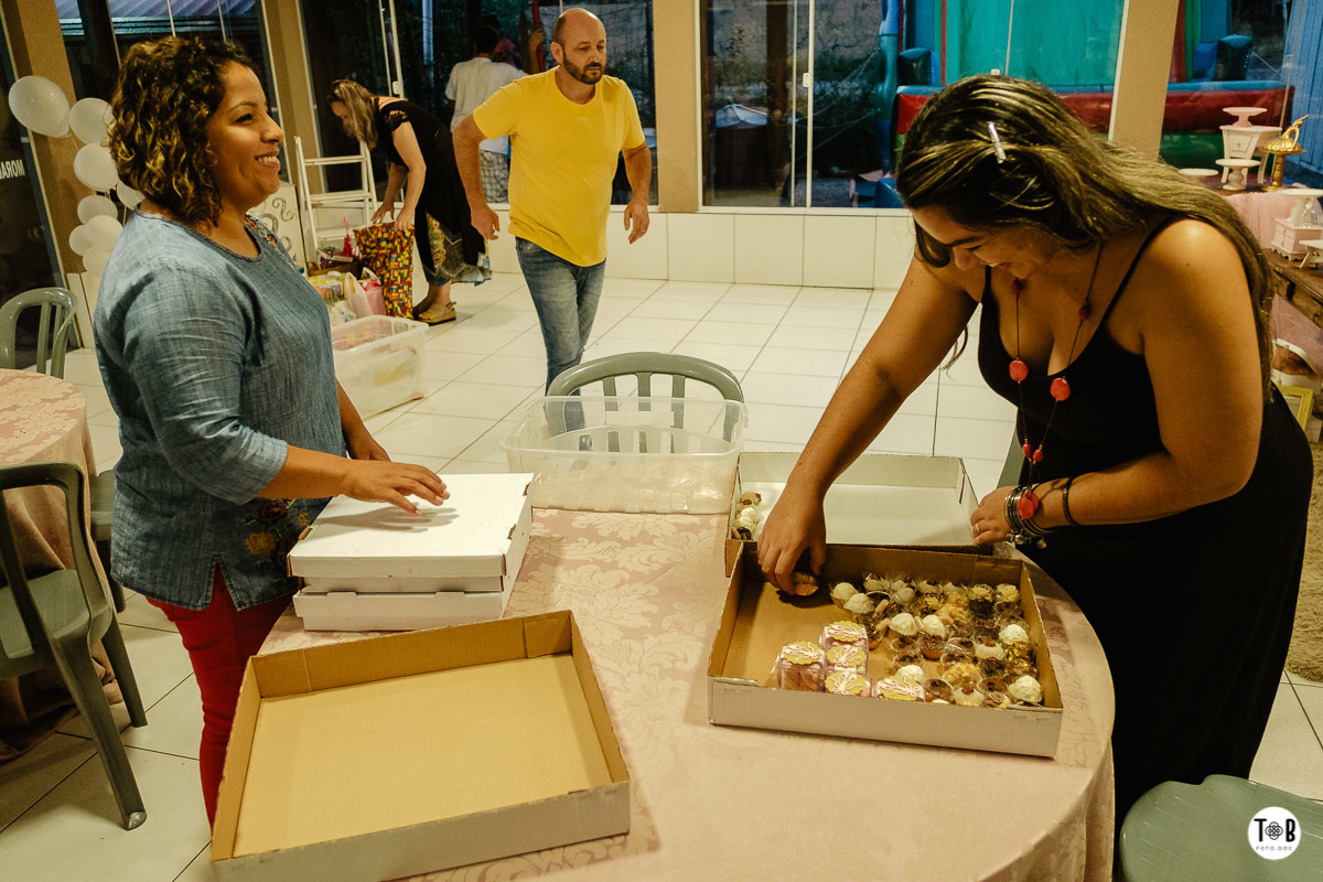 Fotografia documental de familia em São José dos Pinhais, Paraná. Família Oliveira Leber - 05 anos da Julia.