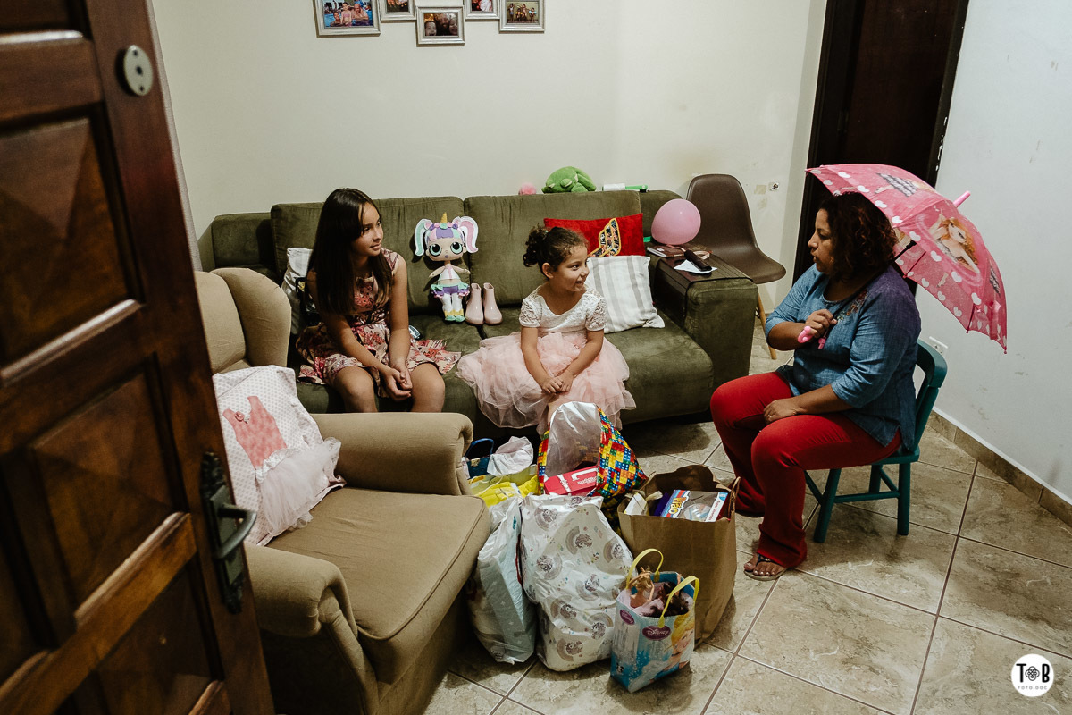 Fotografia documental de familia em São José dos Pinhais, Paraná. Família Oliveira Leber - 05 anos da Julia.