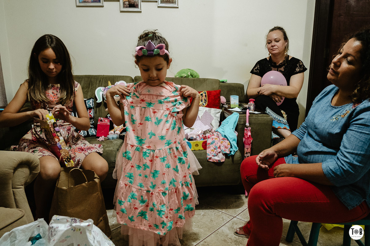 Fotografia documental de familia em São José dos Pinhais, Paraná. Família Oliveira Leber - 05 anos da Julia.