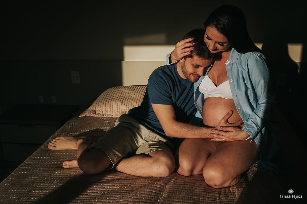 ensaio gestante em casa Florianópolis - SC. Giovana + Celso + Bia. 